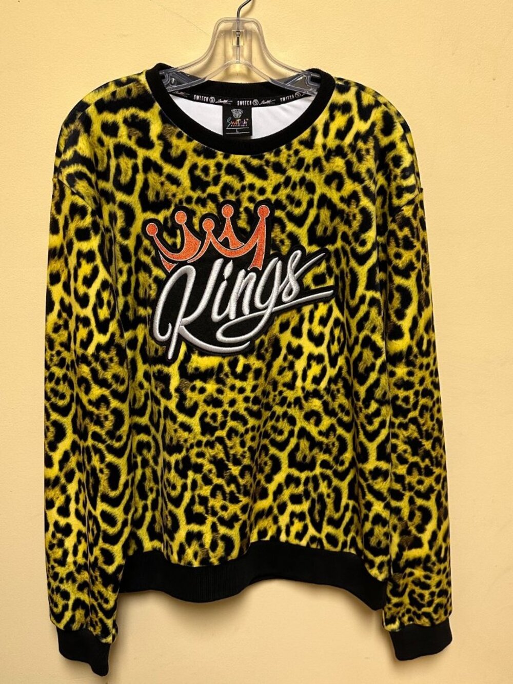 Switch Sweatshirt Mens Size Large Yellow Leopard Print Kings Crown Graphic